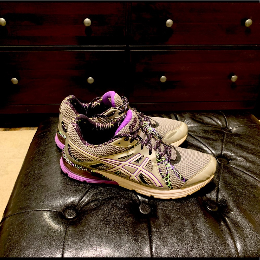 ASICS Women’s size 10, purple and silver